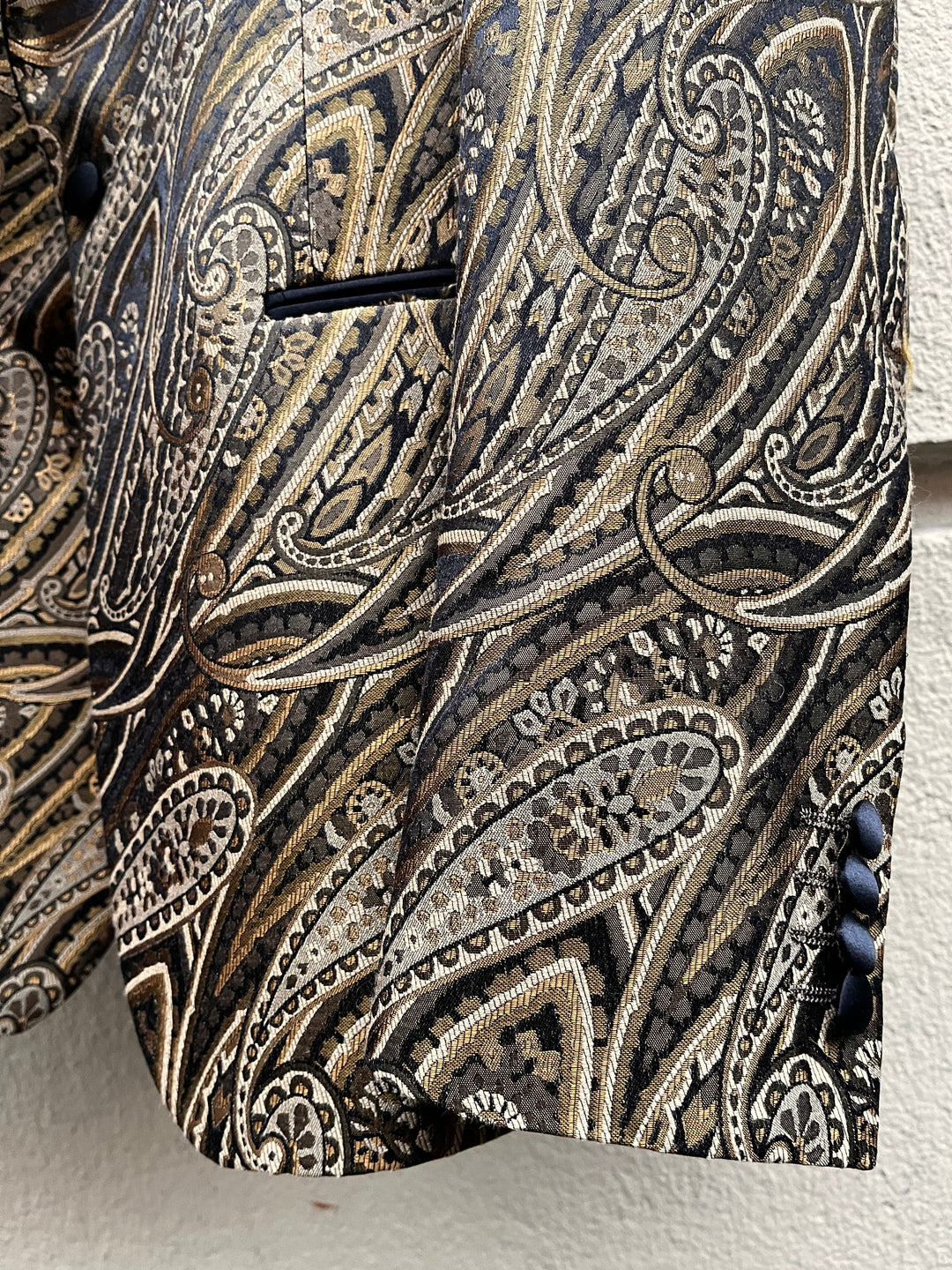 Guld paisley smokingblazer - silke spids revers