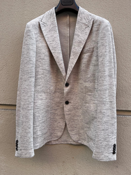 Sandfarvet italiensk strikblazer med spids revers