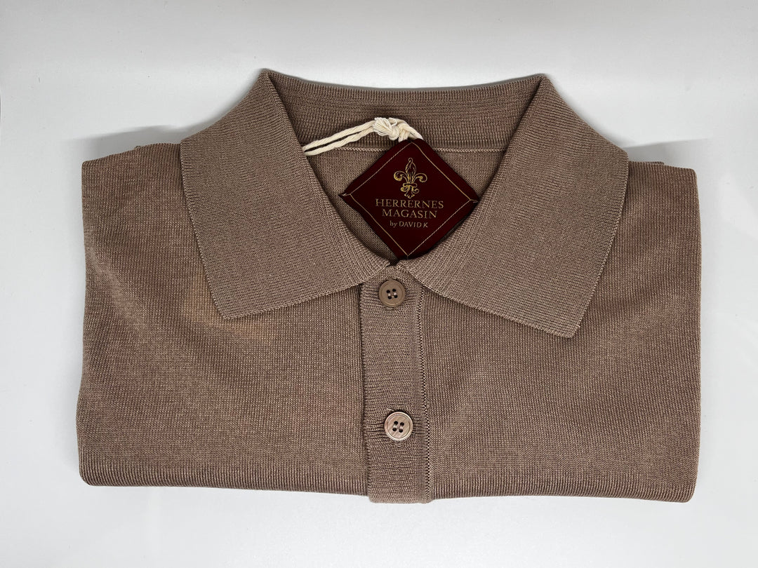 Light brown polo in fine knit - by David K