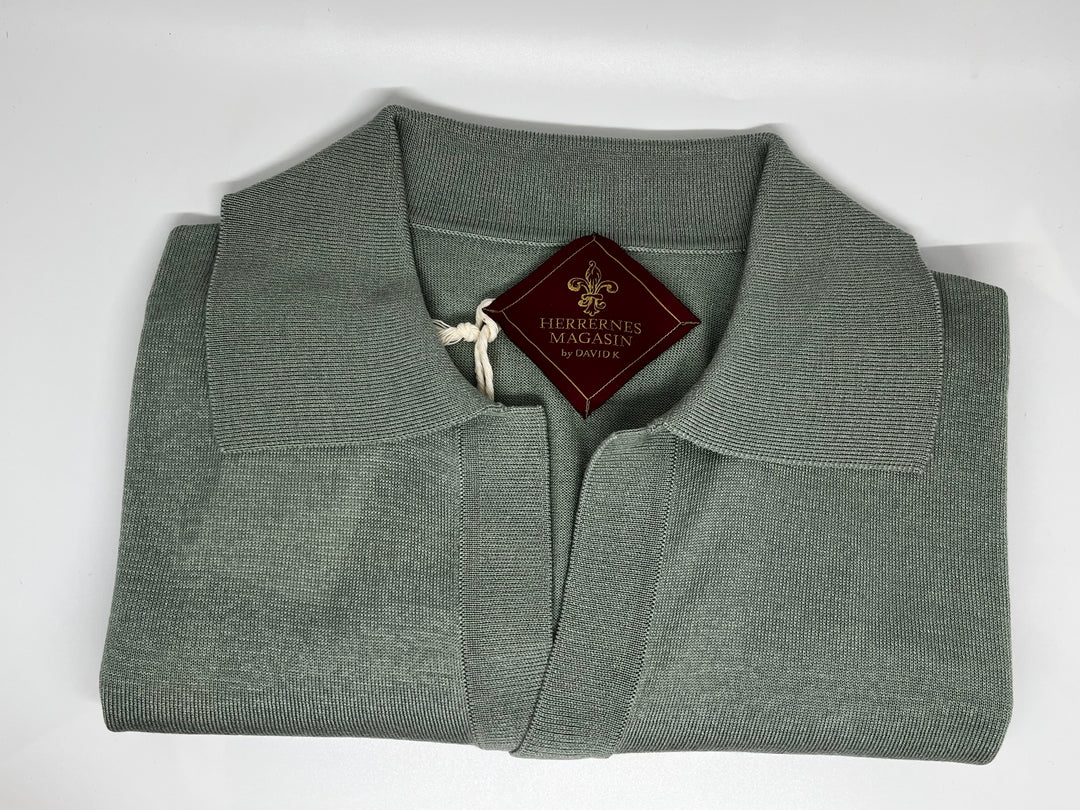 Green v-neck fine knit polo - by David K
