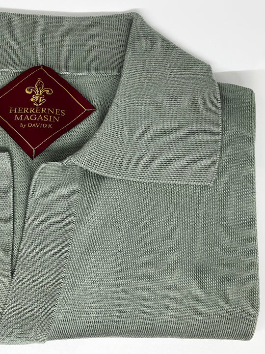Green v-neck fine knit polo - by David K