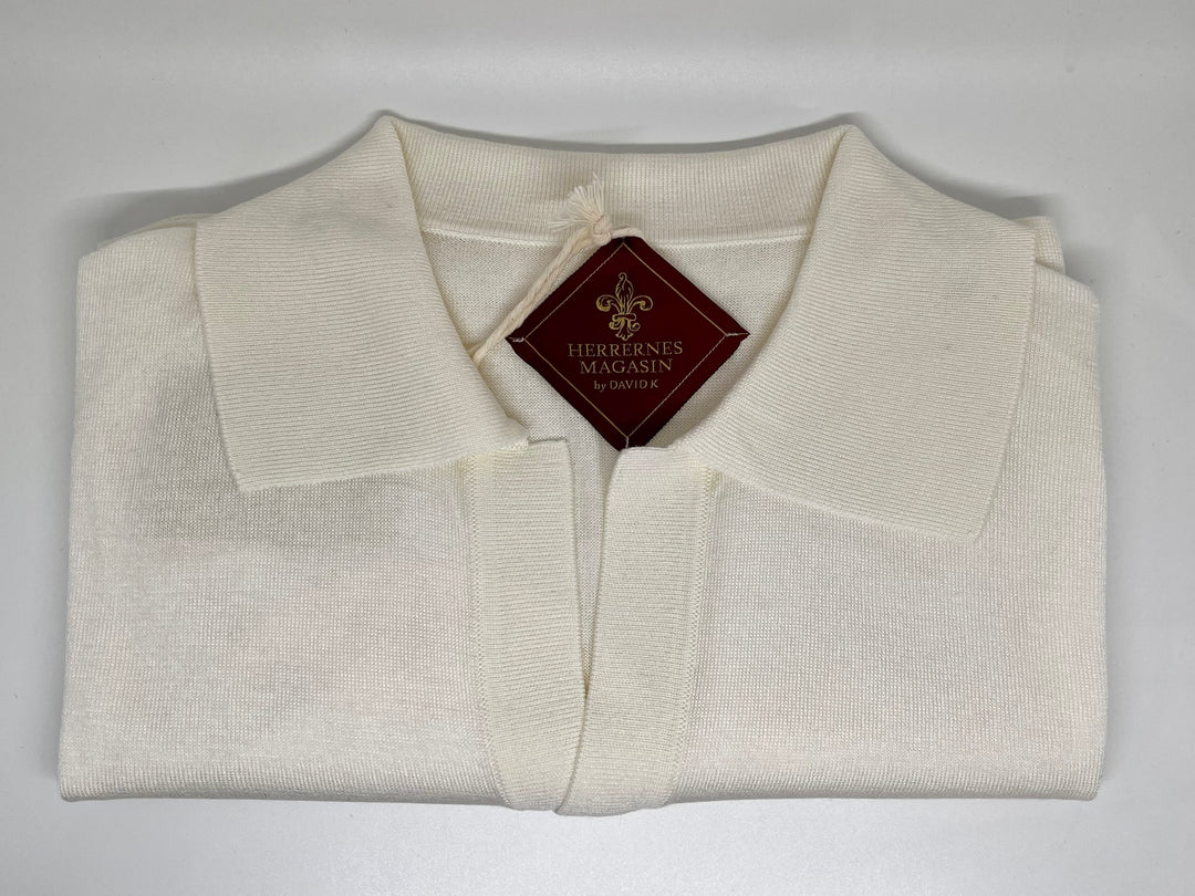Off-white polo with resort collar in fine knit - by David K