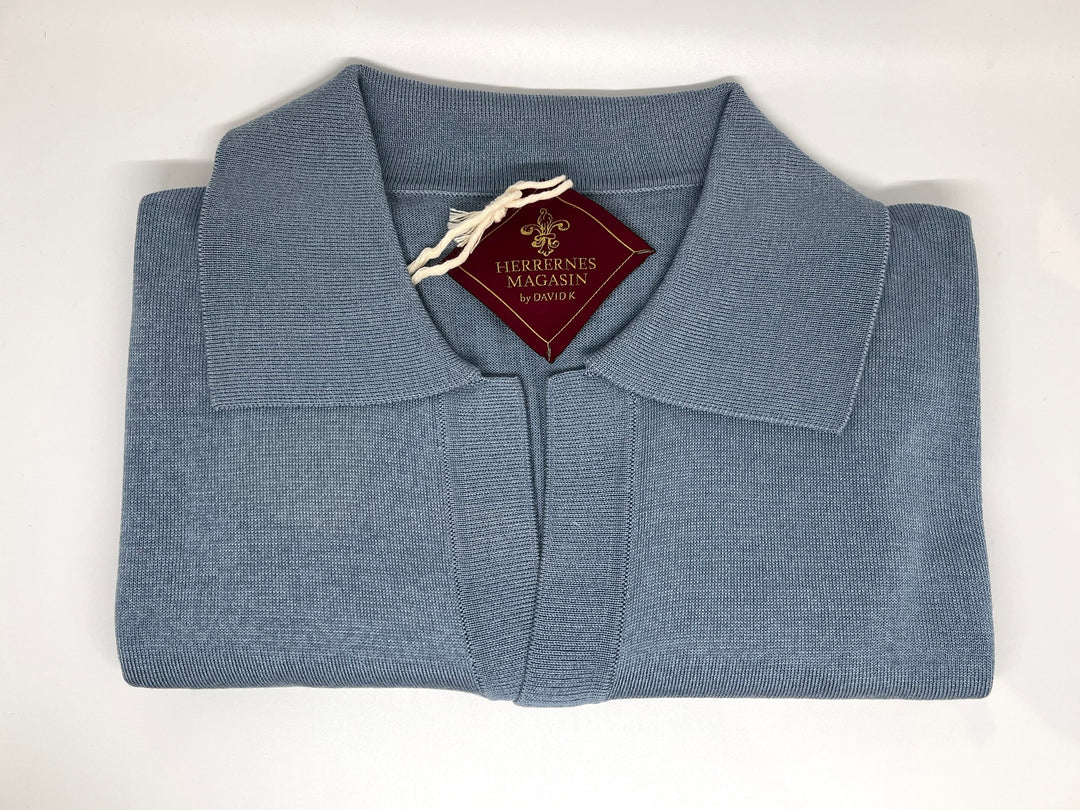 Blue polo with resort collar in fine knit - by David K