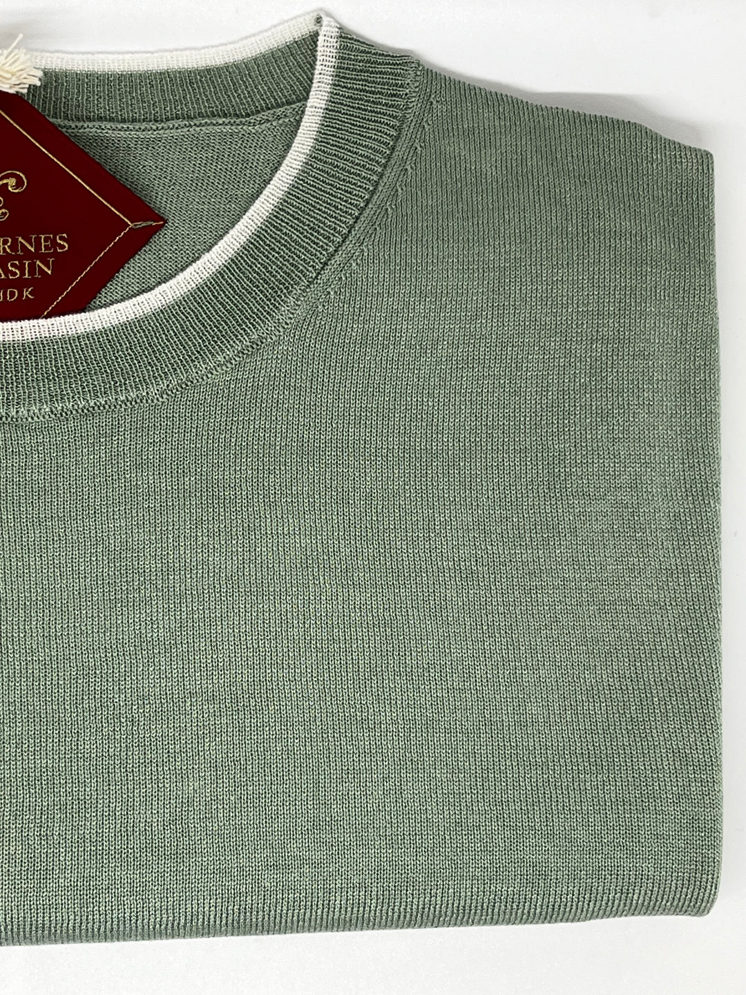 Grøn t-shirt i finstrik med hvid kant - by David K