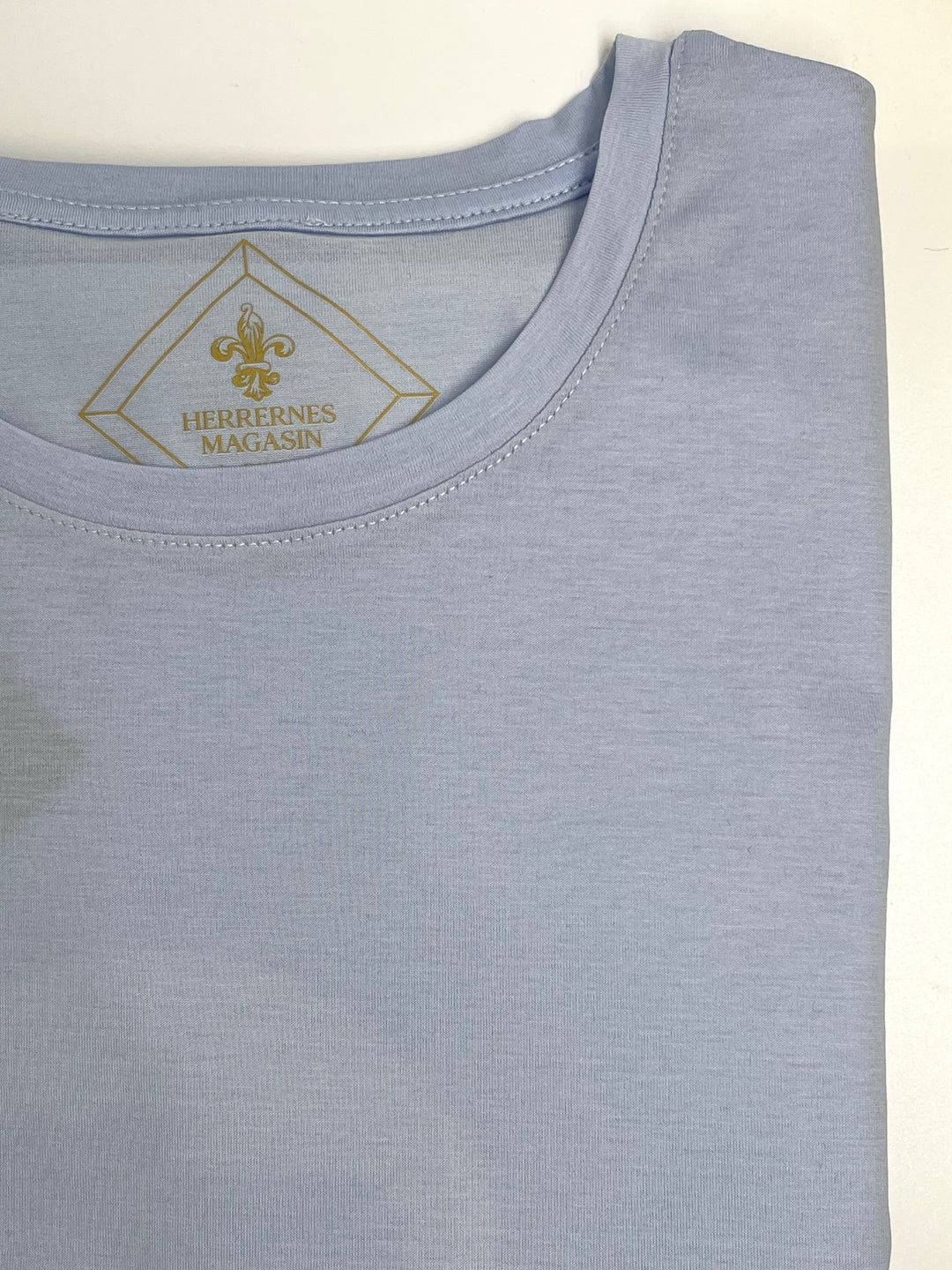 Lyseblå T-Shirt med rund hals - by David K