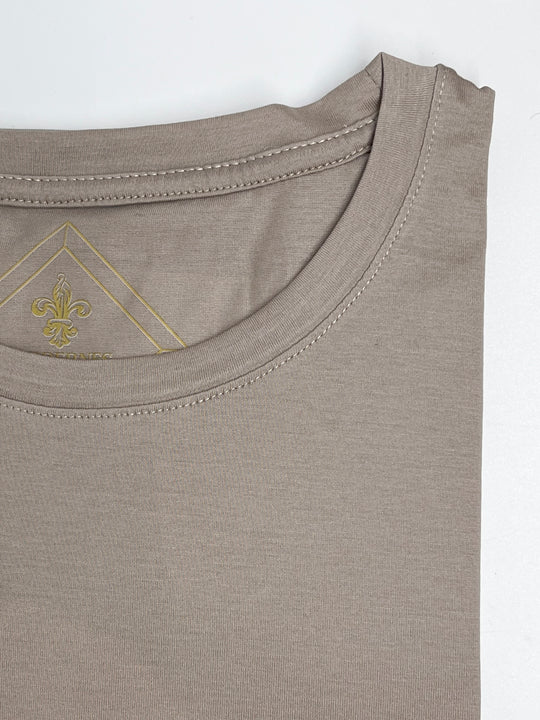 Beige T-Shirt med rund hals - by David K