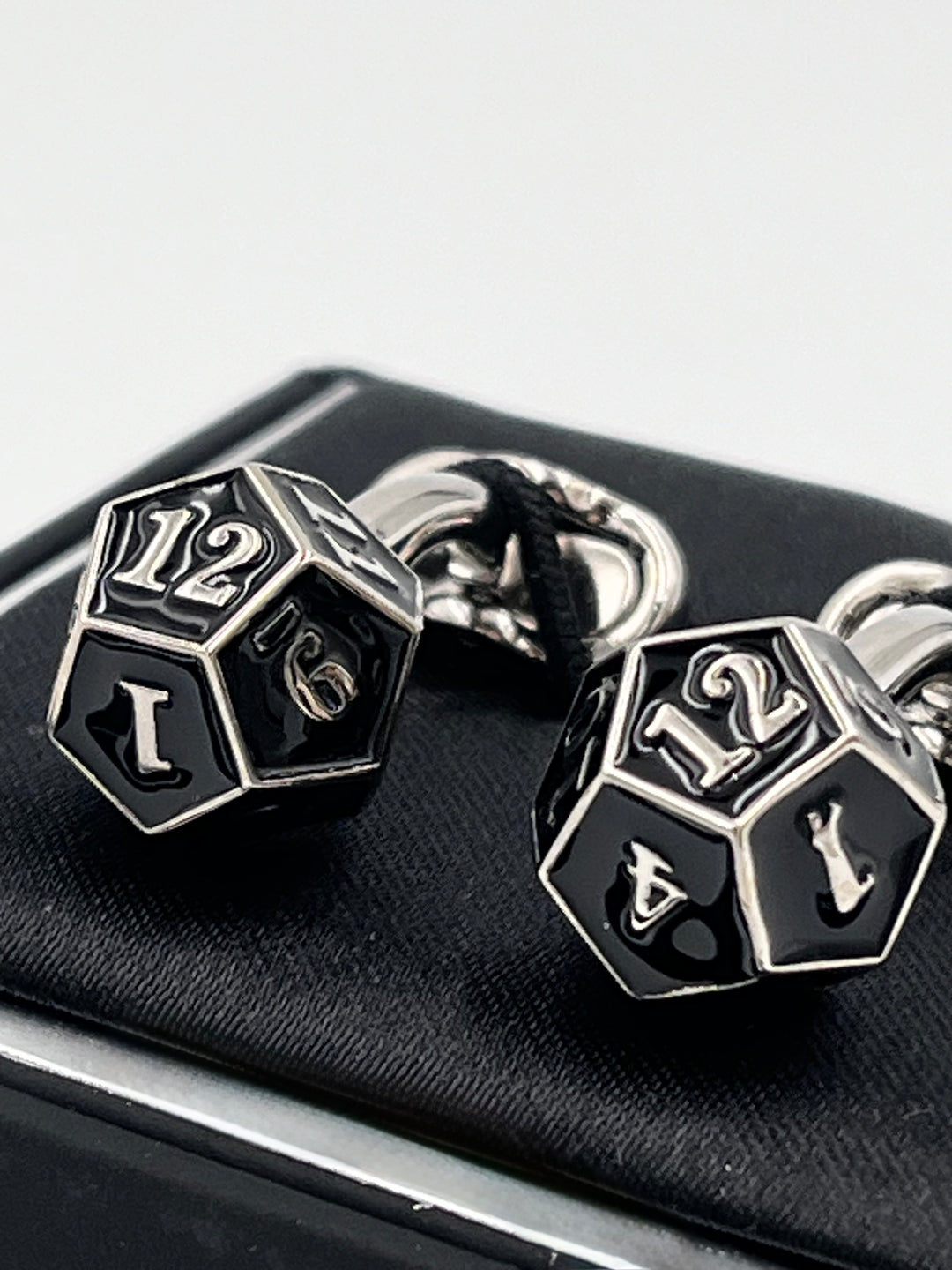 Cufflinks "ROUND BLACK" in silver/black