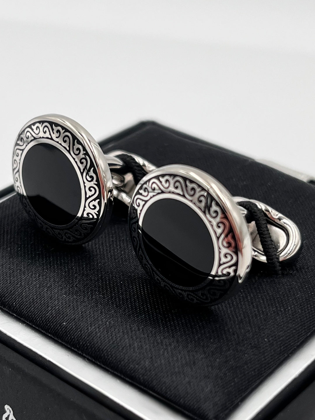 Cufflinks "ROUND BLACK" in silver/black