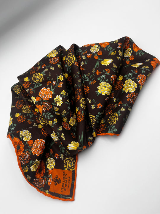 Charm cloth black with white paisley