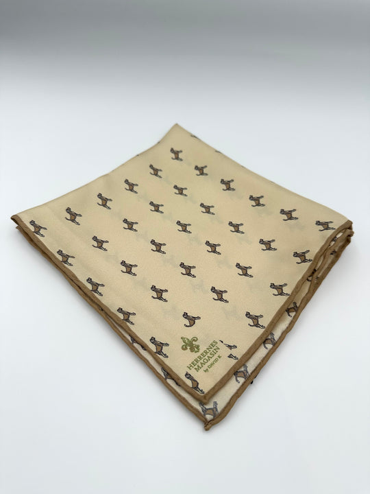 Beige lommeklud med brune hunde