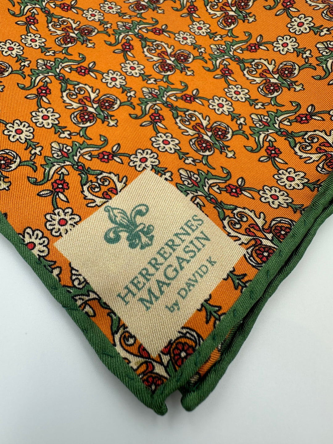 Charm cloth black with white paisley