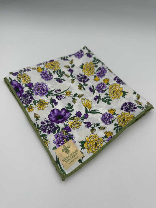 Hvid lommeklud med lilla og gule blomster