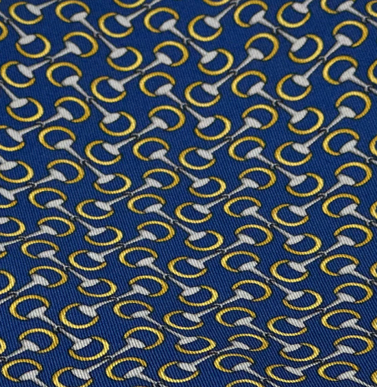 Neckertie Blå med stempelmønster og orange kant