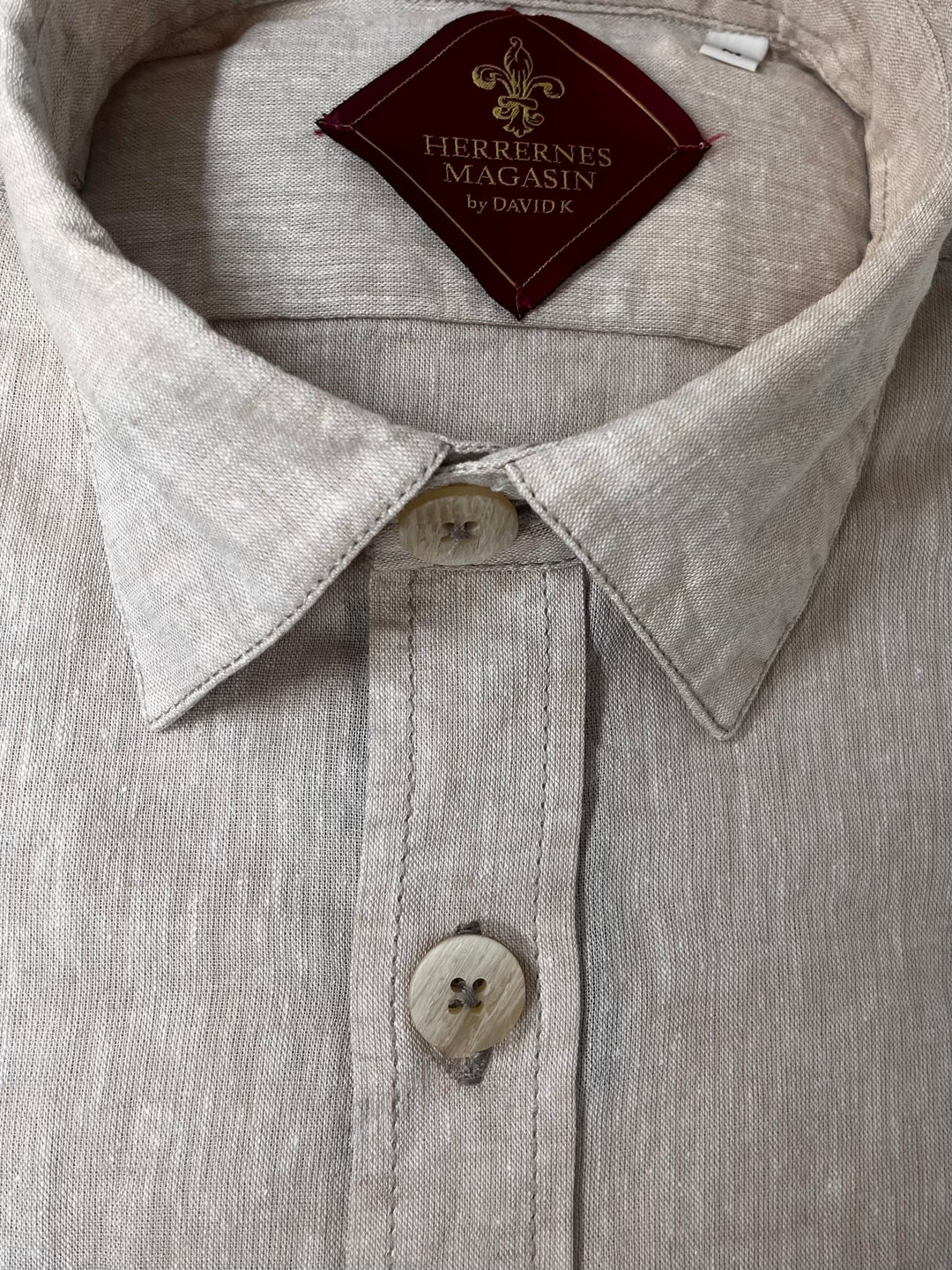 Sand hør overshirtsskjorte med påsyede lommer- by David K