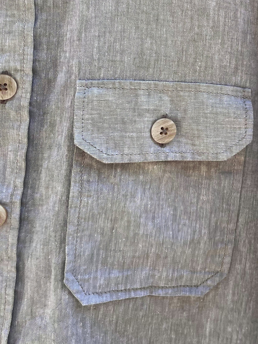 Sand hør overshirtsskjorte med påsyede lommer- by David K