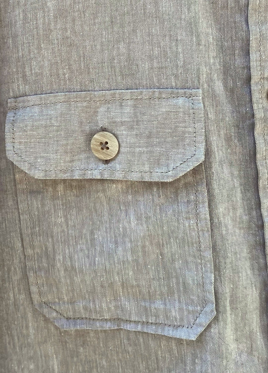 Grøn skjorte med cargo lomme og skulder epaulets - by David K
