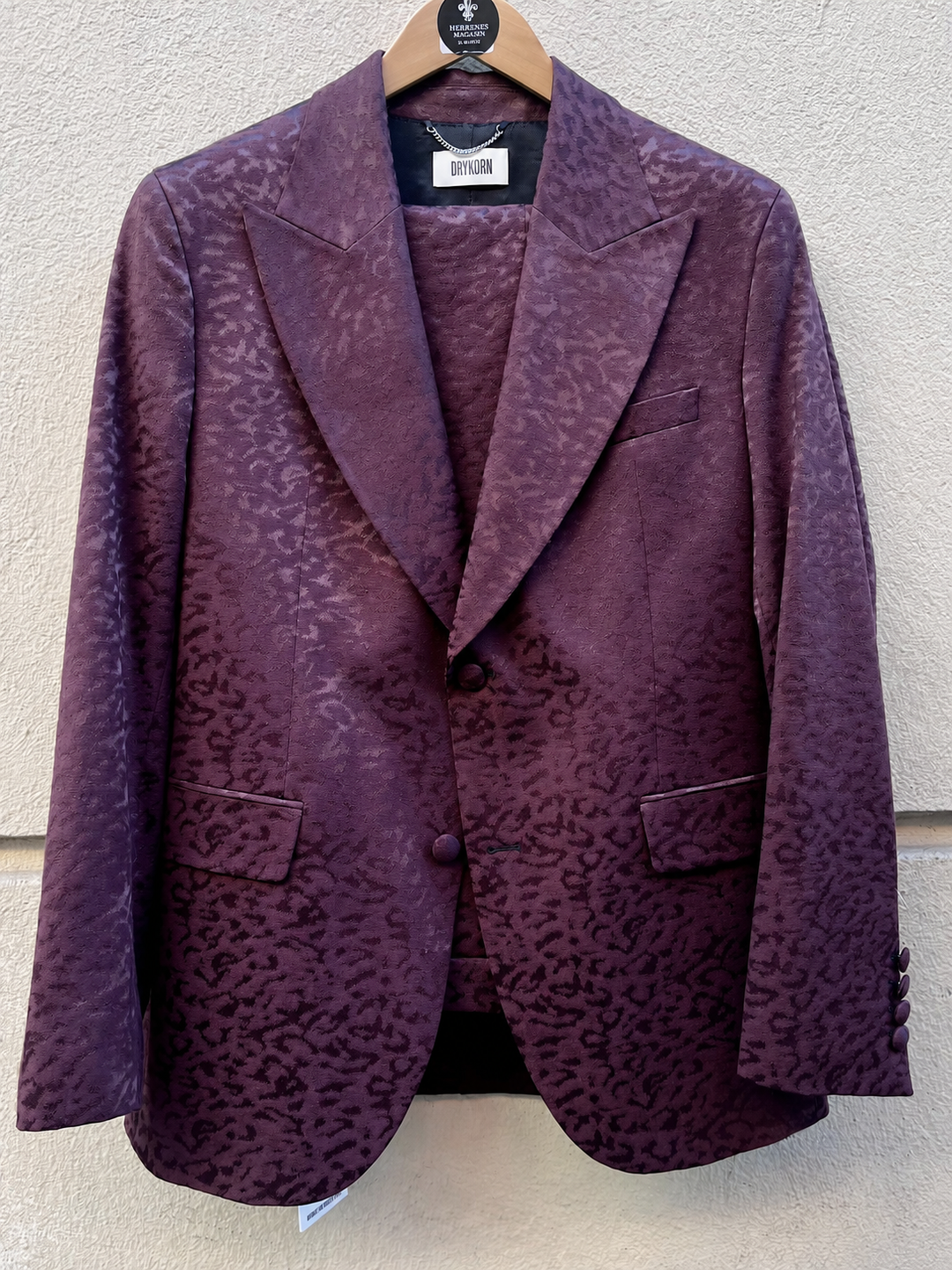 Bordeaux herrejakkesæt i leopard jacquard