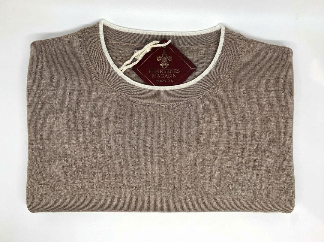 Light brown t-shirt in fine knit with white trim - by David K