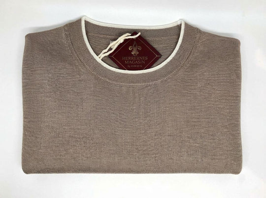 Light brown t-shirt in fine knit with white trim - by David K