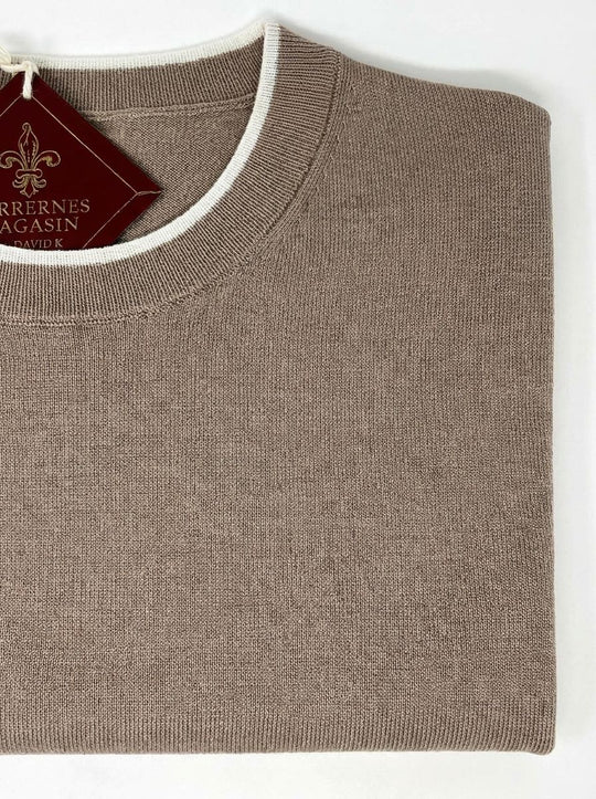 Light brown t-shirt in fine knit with white trim - by David K