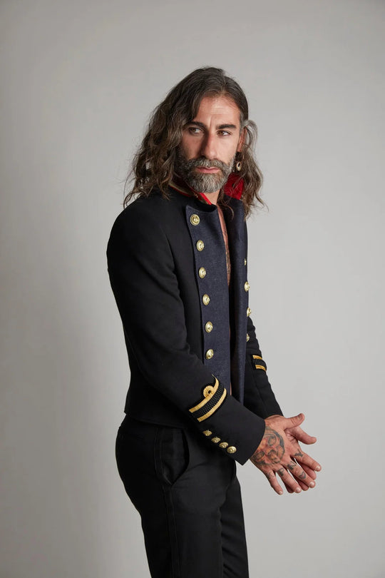 Lords&Fools kort Jakke med 2 rækker knapper og rød stand-up krave